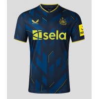 Camisa de Futebol Newcastle United Sven Botman #4 Equipamento Alternativo 2023-24 Manga Curta